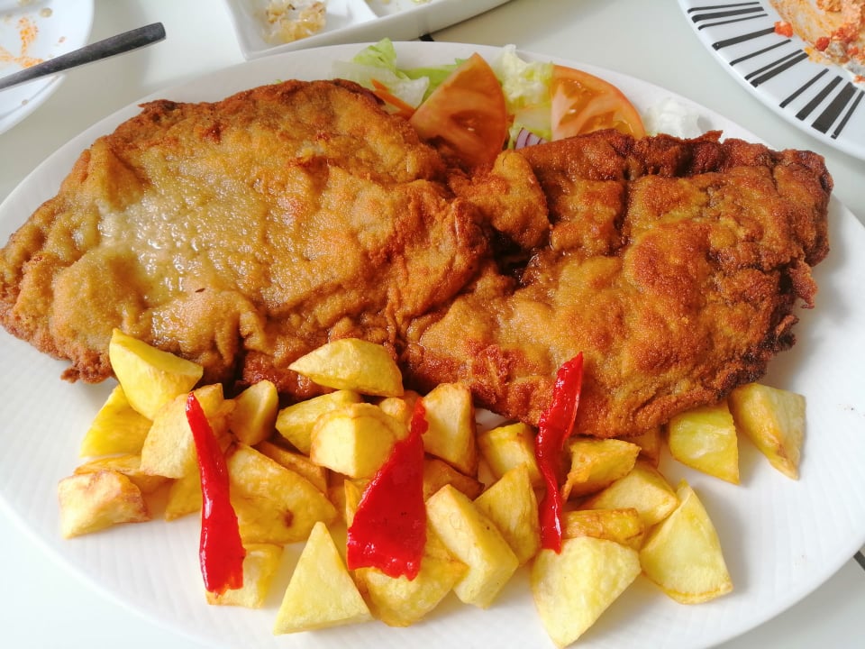 UnDestino_emm's tweet photo. 🍽️ ¿Buscando dónde comer en El Puerto de Santa María?

Te dejamos una guía completa con restaurantes, tabernas y sitios donde disfrutar de lo mejor de la gastronomía local: pescaíto, marisco, tapas y mucho más 😋

👉 https://t.co/tvp0a9zA3V https://t.co/iB7yTgHLuC