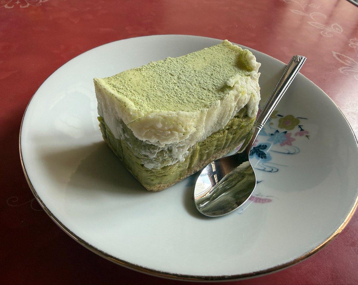 masayuki410's tweet photo. さて少々前になりますがこちらを食べましたΨ( 'ч' ☆)
おいしかったです😋
都合により大きめにカットしてあります。
Cheese³ (チーズチーズチーズ)@栃木県芳賀郡益子町
ゆずレアチーズケーキ
抹茶チーズケーキ
#Cheese3
#益子町 https://t.co/PFr8421wt7