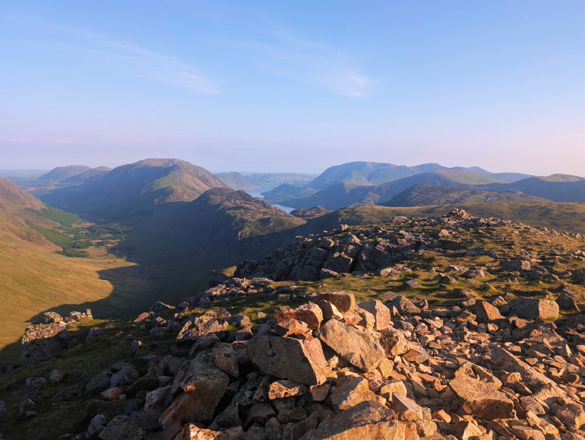 pauld32's tweet photo. ⛰️ Base Brown (646 m) • ⛰️ Green Gable (800 m) • ⛰️ Windy Gap (751 m) • ⛰️ Great Gable (899 m) • ⛰️ Brandreth (715 m) • ⛰️ Grey Knotts (697 m) 🥵🌞🥵🌞🥵🌞 https://t.co/khHkquGRW9