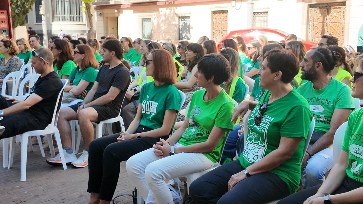 MesGandia's tweet photo. 📚✊ Tercera setmana de vaga indefinida del professorat valencià. I la mobilització continua!

Hui, a #Gandia, la plaça Rei En Jaume I s’ha convertit simbòlicament en una aula oberta amb una “classe al carrer” https://t.co/L4xH8WQRTW