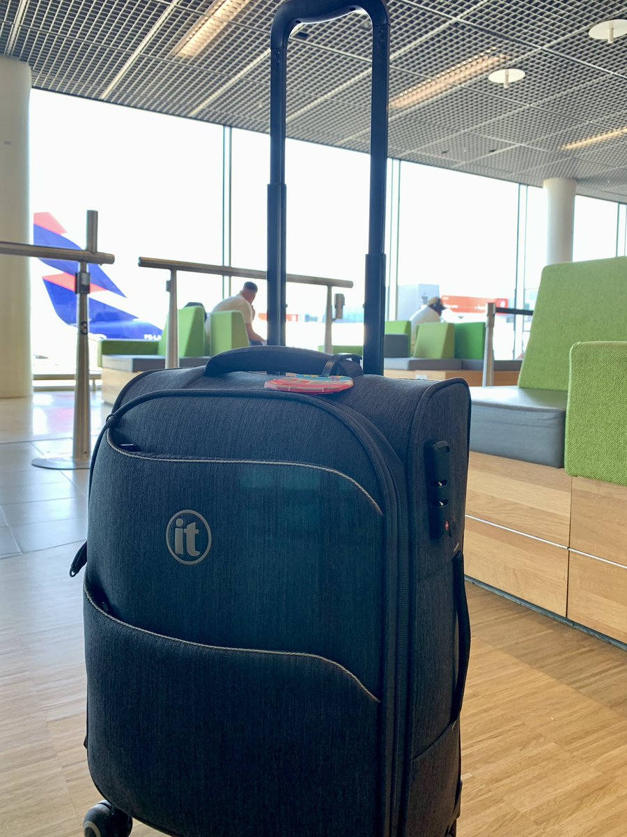 eventjes's tweet photo. Voor het eerst kunnen we met z’n drietjes tegelijk buiten de schoolvakantie weg (ivm examens en gap year) en dat scheelt een hoop! 
Vorige week boekte ik een last minute. Let’s go!
Is het Aruba? 
Is het Bonaire?
https://t.co/DrgM39aZrH 
Of is het Curacao?
https://t.co/QNkPNhhISe https://t.co/isWy6omraF