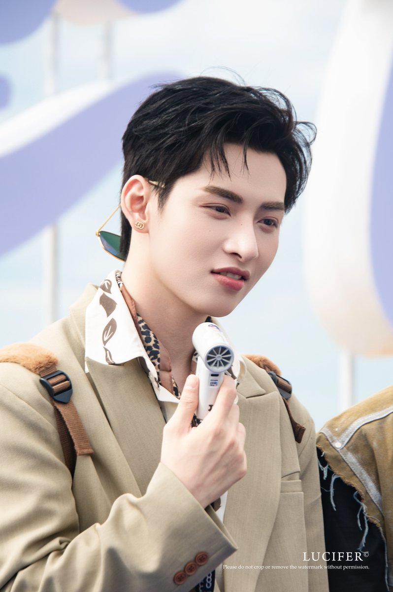 clicera1306's tweet photo. #GeminiHungHuynh #SayHiRucRo✩˚˖✧˚. 📷Lucifer Photography (Please do not crop or remove the watermark without permission) https://t.co/E8PJVj7dzW