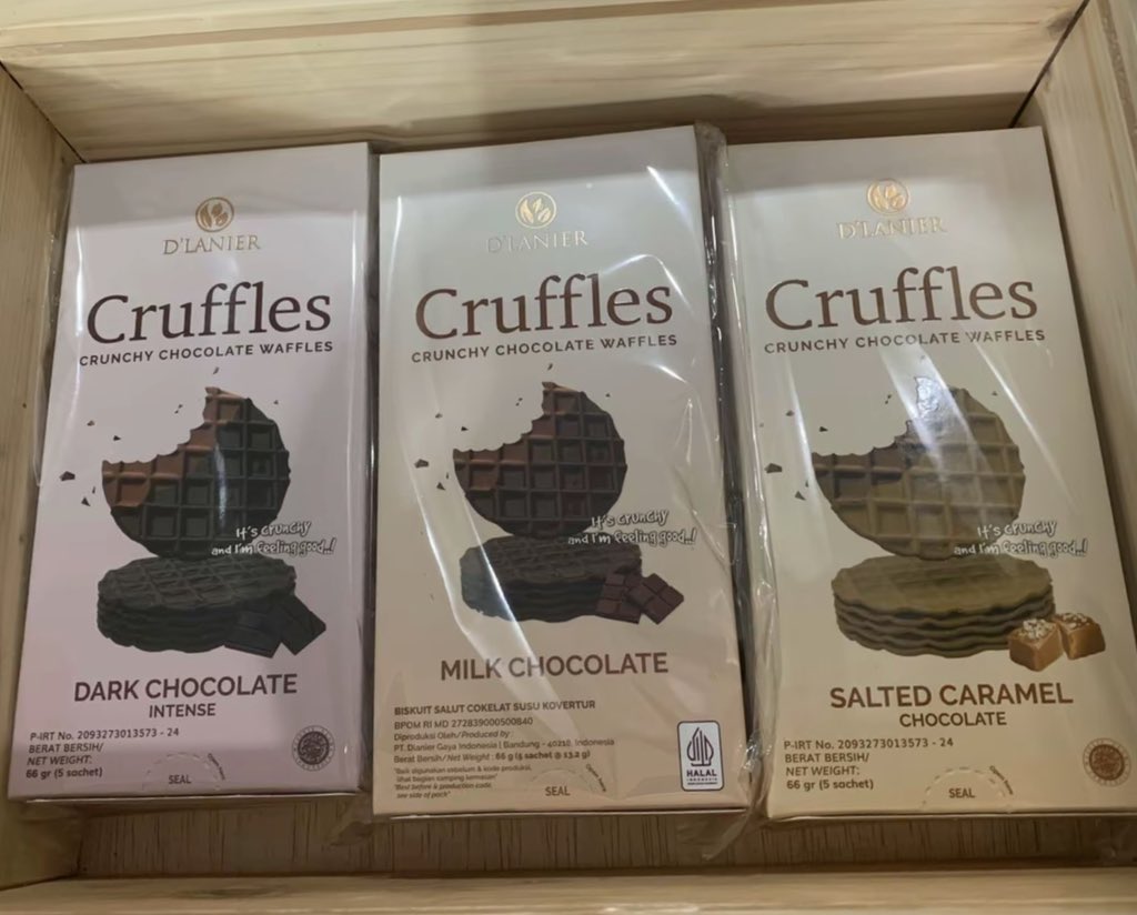 biyuwtiyy's tweet photo. Dan siapa sangka yang diajak collab sama Garuda tuh masih Brand Lokal😻🫶

Yang ini yaa coklatnya:
https://t.co/MufLlKNluT

Dia ada 3 jenis varian rasa dan yang selalu jadi favorit aku tentu varian DARK CHOCOLATE!! ENAK BANGETTTT🤤🤤 https://t.co/GCNUXVZzvR