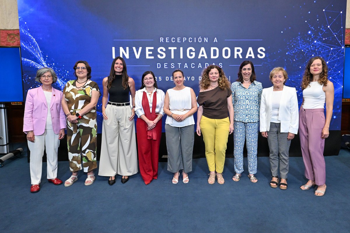 CabildoTenerife's tweet photo. 👩🏽‍🔬 #INNOVACIÓN 𝗥𝗼𝘀𝗮 𝗗𝗮́𝘃𝗶𝗹𝗮 𝗿𝗲𝗰𝗼𝗻𝗼𝗰𝗲 𝗮 𝗹𝗮𝘀 𝗶𝗻𝘃𝗲𝘀𝘁𝗶𝗴𝗮𝗱𝗼𝗿𝗮𝘀 𝗱𝗲 𝗹𝗮 𝗨𝗟𝗟 𝗱𝗲𝘀𝘁𝗮𝗰𝗮𝗱𝗮𝘀 𝗲𝗻 𝗲𝗹 𝗿𝗮𝗻𝗸𝗶𝗻𝗴 𝗻𝗮𝗰𝗶𝗼𝗻𝗮𝗹 𝗱𝗲𝗹 𝗖𝗦𝗜𝗖.

👉🏽 La clasificación del @CSIC sitúa a nueve investigadoras vinculadas a la @ULL 𝗲𝗻𝘁𝗿𝗲 𝗹𝗮𝘀 𝗺𝗶𝗹 𝗺𝗮́𝘀 𝗱𝗲𝘀𝘁𝗮𝗰𝗮𝗱𝗮𝘀 𝗱𝗲 𝗘𝘀𝗽𝗮𝗻̃𝗮.

💬 La presidenta insular, @rdavmam, agradeció "𝗲𝗹 𝘁𝗿𝗮𝗯𝗮𝗷𝗼 𝘀𝗶𝗹𝗲𝗻𝗰𝗶𝗼𝘀𝗼, 𝗰𝗼𝗻𝘀𝘁𝗮𝗻𝘁𝗲 𝘆 𝘁𝗿𝗮𝗻𝘀𝗳𝗼𝗿𝗺𝗮𝗱𝗼𝗿 𝗾𝘂𝗲 𝗿𝗲𝗮𝗹𝗶𝘇𝗮𝗻 𝗱𝗲𝘀𝗱𝗲 𝗹𝗮 𝘂𝗻𝗶𝘃𝗲𝗿𝘀𝗶𝗱𝗮𝗱 𝘆 𝗹𝗼𝘀 𝗰𝗲𝗻𝘁𝗿𝗼𝘀 𝗱𝗲 𝗶𝗻𝘃𝗲𝘀𝘁𝗶𝗴𝗮𝗰𝗶𝗼́𝗻  para mejorar nuestra sociedad y proyectar el nombre de Tenerife en el ámbito científico".

ℹ️ Te decimos quiénes son ➡️ https://t.co/H8zeZow0iP