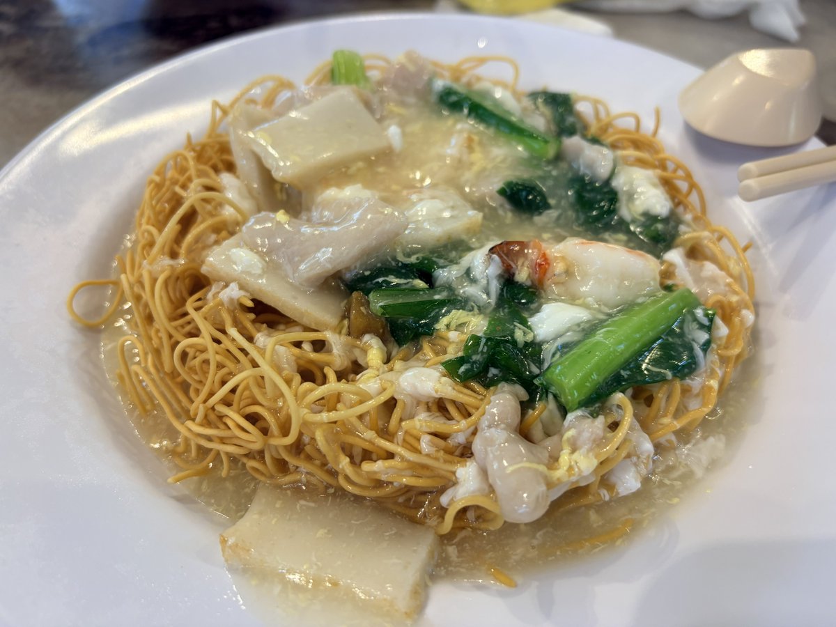 emigra_mys's tweet photo. かた焼きそばみたいなフライ麺

読み方わからないけど
滑る蚕の生麺っぽい字のやつ。
チキンラーメンみたいな味で美味しい。

滑蛋生面
Sillky Egg Crispy Sang Mee https://t.co/2PBB77O7DG