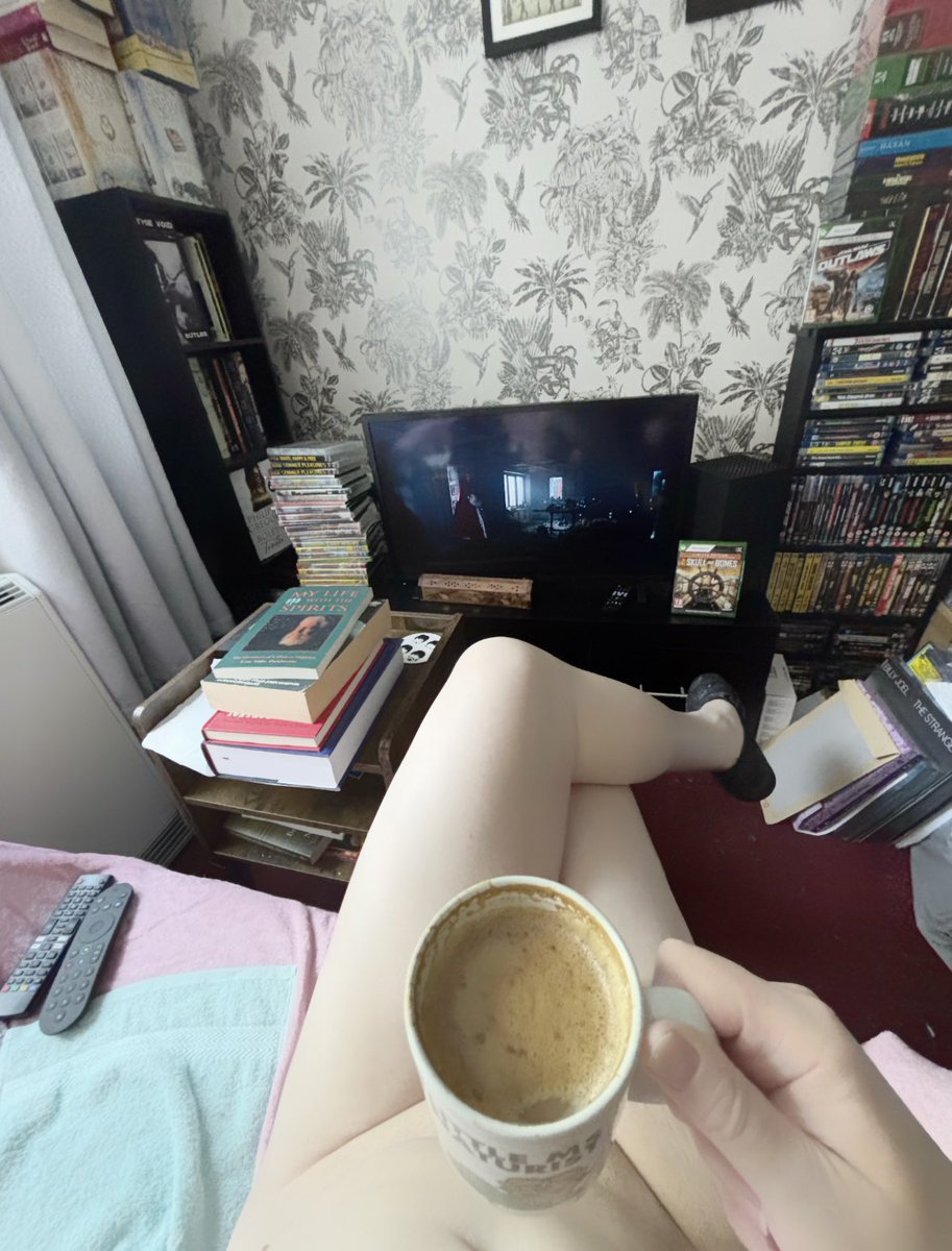 darkravenpoet's tweet photo. Just finishing my only hot drink of the day then it’s a chilled ginger root beer. Wishing everyone a beautiful and blessed day as nature intended! ✌️😊🙏 #asnatureintended #heatwave #goodmorning #naturism #nudeliving https://t.co/cE7Dt3onx1