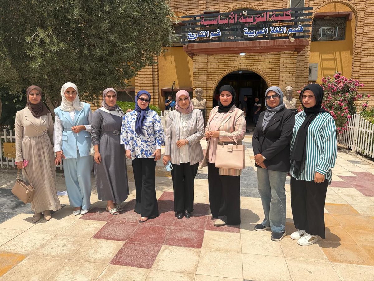 DaRayidat83022's tweet photo. لا تخلّد الصور ملامح الوجوه وحدها، بل تحفظ ما يتوارى خلفها من تعب، وقلق معرفي، وأثر رحلة أكاديمية تشكّلت بين الدرس والحوار والانتظار.
مع طلبتي في آخر امتحان للماجستير.. لحظة بدت عابرة في ظاهرها، لكنها أكثر رسوخًا في الذاكرة. التوفيق للجميع. https://t.co/oJHh5VqeI0