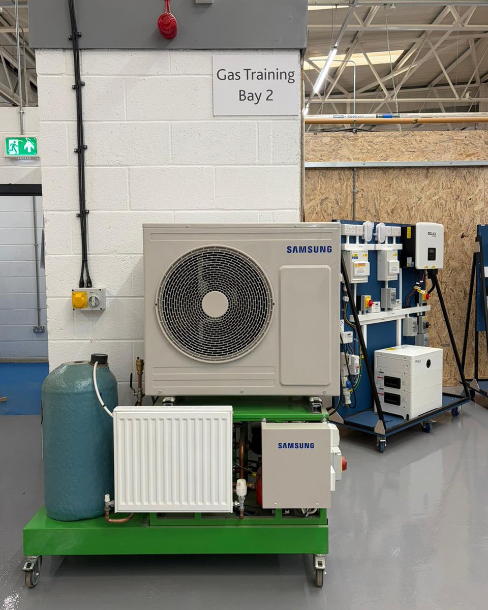 Quora_Group's tweet photo. We joined the North East Chambers of Commerce education and skills forum to make work experience more attractive for employers and help young talent post-secondary school. 

We've had the pleasure of joining the opening of Gateshead College's gas and renewables training centre. https://t.co/TVIeMBDnBA