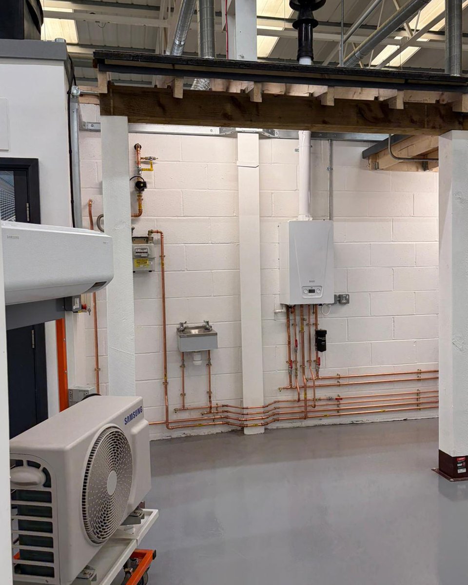 Quora_Group's tweet photo. We joined the North East Chambers of Commerce education and skills forum to make work experience more attractive for employers and help young talent post-secondary school. 

We've had the pleasure of joining the opening of Gateshead College's gas and renewables training centre. https://t.co/TVIeMBDnBA