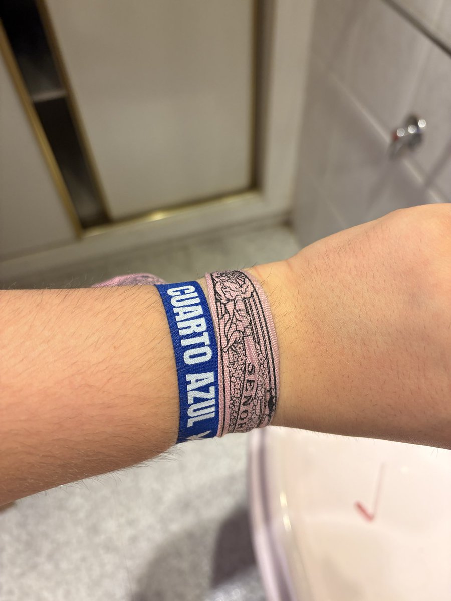 nicoalphas's tweet photo. @itsjosexg @Aitanax las pulseras de la cola, mis perfectos https://t.co/SK7S4BeKnq