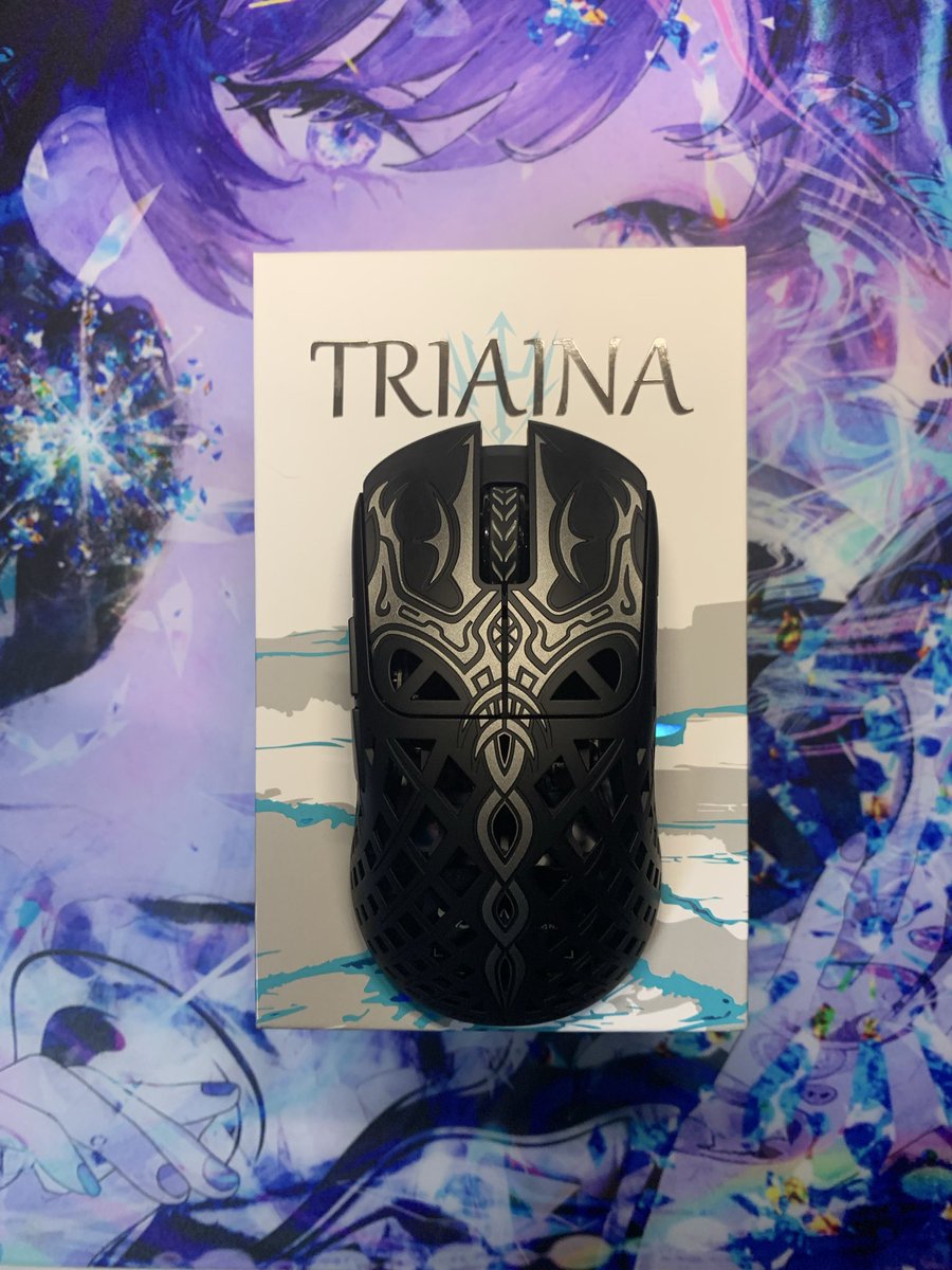 hrnty99731's tweet photo. 「Triaina」 @waizowl_gear 様より提供して頂きました！
持った感じs2cと感覚は近かったですが、全体的に低めに設計されているので後部からの手の平へのフィット感は弱めです。
低さのおかげで上下の操作をした時に手の平側に潜らせるイメージで操作出来るので、個人的にはとても気に入っている形状です。
後部の幅は広めなので母指球や小指球へのフィット感は感じます。
waizowlと @KIBUJP コラボマウスソール「washi」を付けて使ってみます！