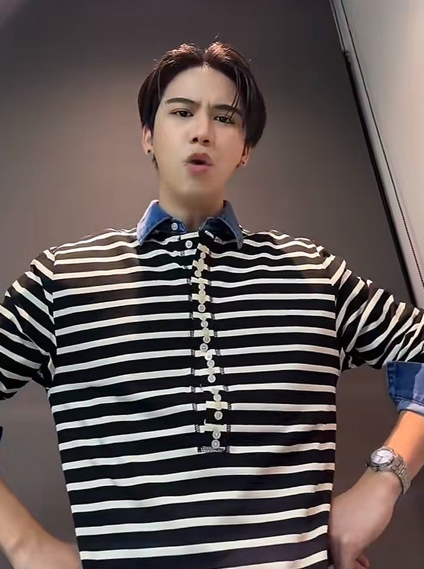 ૮ เก้อเก้อ ა tweet media
