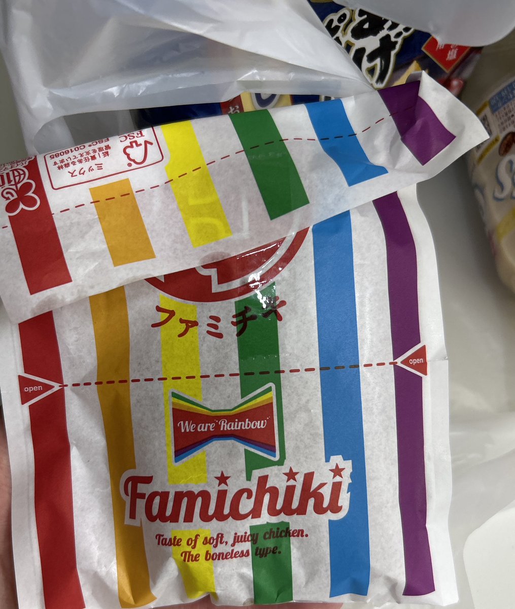 L1lynvmf's tweet photo. ゲイファミチキでやばい https://t.co/gMxYbTjuKi