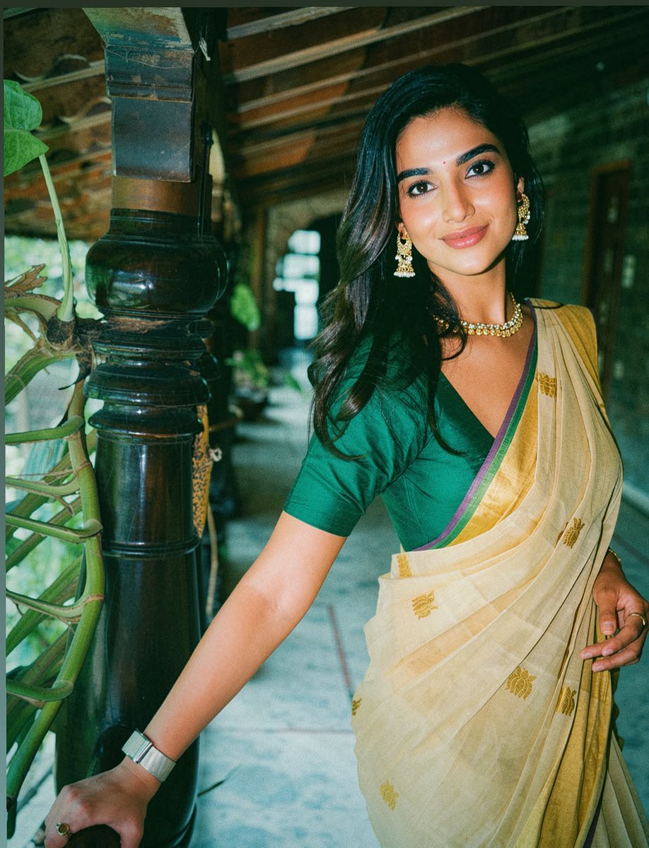 cinestarsonly's tweet photo. #MeenakshiChaudhary ❤️❤️ https://t.co/iDEo7n7Pg1