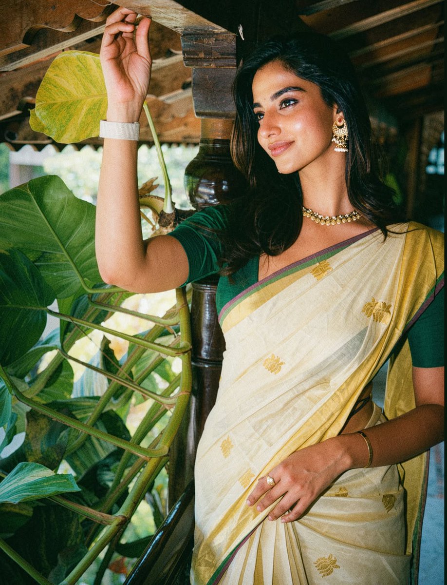 cinestarsonly's tweet photo. #MeenakshiChaudhary ❤️❤️ https://t.co/iDEo7n7Pg1