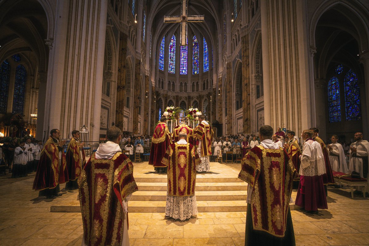 Notre-Dame de Chrétienté tweet media