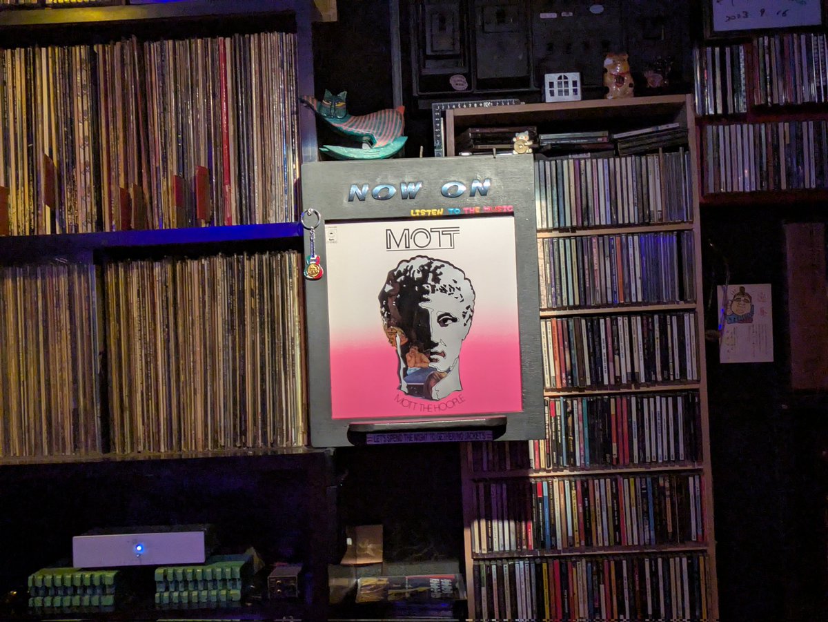 masanjett's tweet photo. 今夜は博多レコ会です‼️
#lenon #レノン #vinylrecords https://t.co/2j8kF6awJr