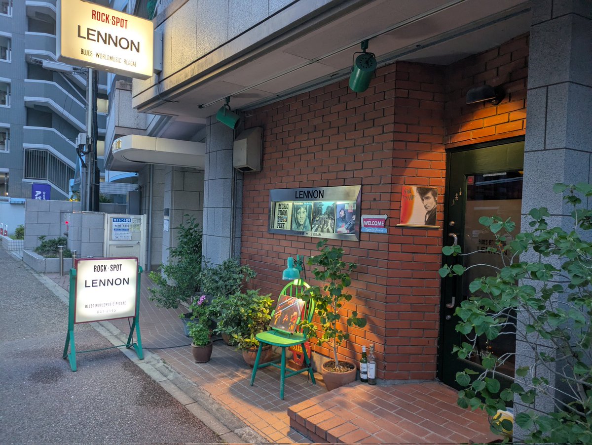 masanjett's tweet photo. 今夜は博多レコ会です‼️
#lenon #レノン #vinylrecords https://t.co/2j8kF6awJr
