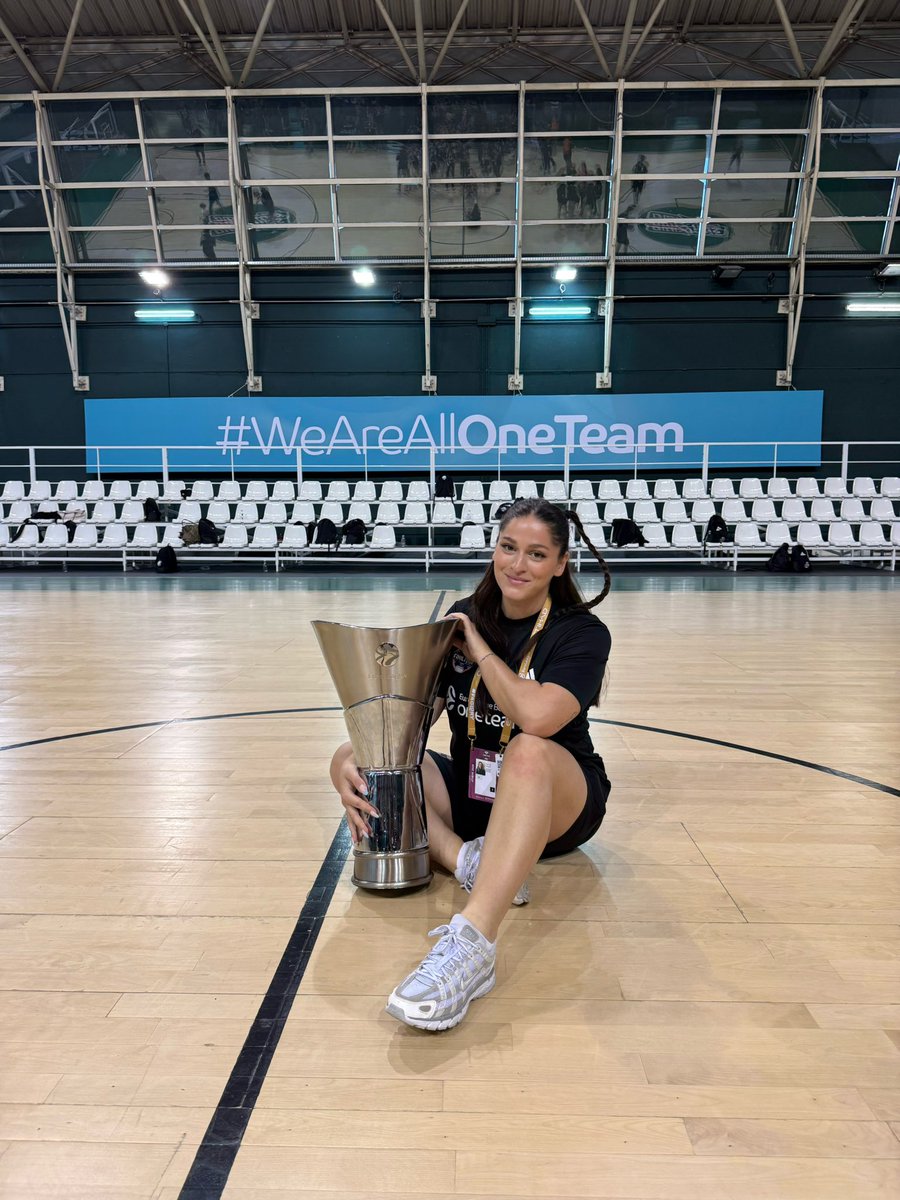ioannaaggeli3's tweet photo. @EvanFourmizz We will be there ❤️⚪️🔴 bring the trophy with you 😂 https://t.co/hZqc8OMvNV