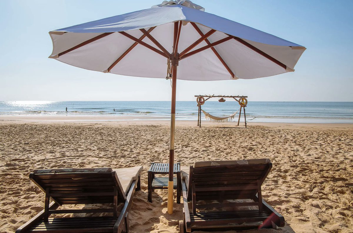 ResortPandanus's tweet photo. Bản tin thời tiết hôm nay gọi tên những vạt nắng bất tận của Mũi Né - nơi sắc xanh len lỏi trong từng nhịp thở, hàng dừa đung đưa vương nhẹ vị mặn khơi xa.
https://t.co/ATxixAChPj #PandanusResort #MuiNe #Noibinhyensongvo #enrichingoasis #TravelVietnam #Summer https://t.co/LGZO54gve9