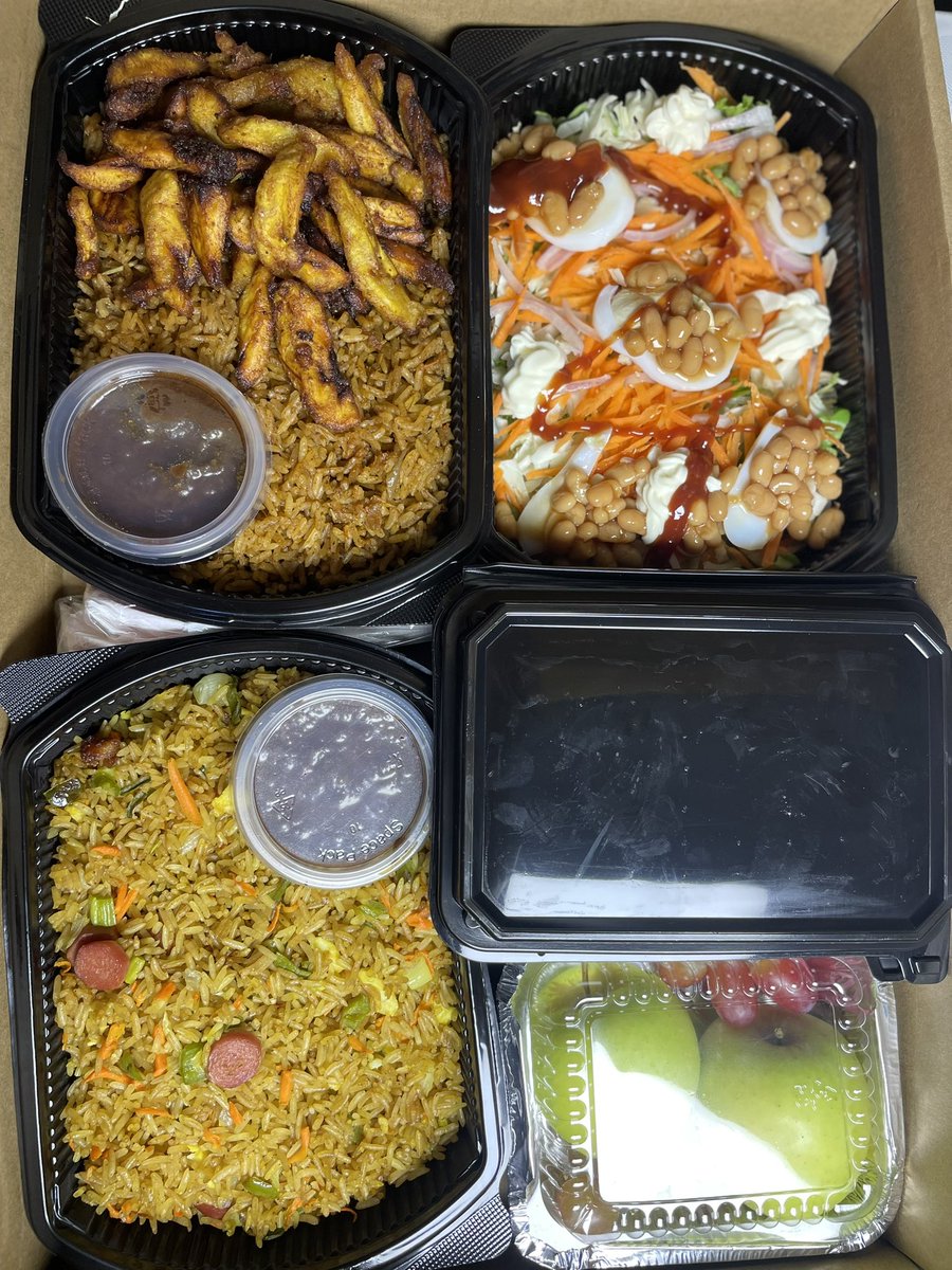 mhaamhe_adwoa's tweet photo. Good morning Twitter… I sell food at affordable prices.
 I also take orders for lunch packs, stews, soups &amp; shito.

🚚 Orders open for delivery tomorrow—call/DM to order!
 📞 0558796635 https://t.co/7KQFMLsFid
