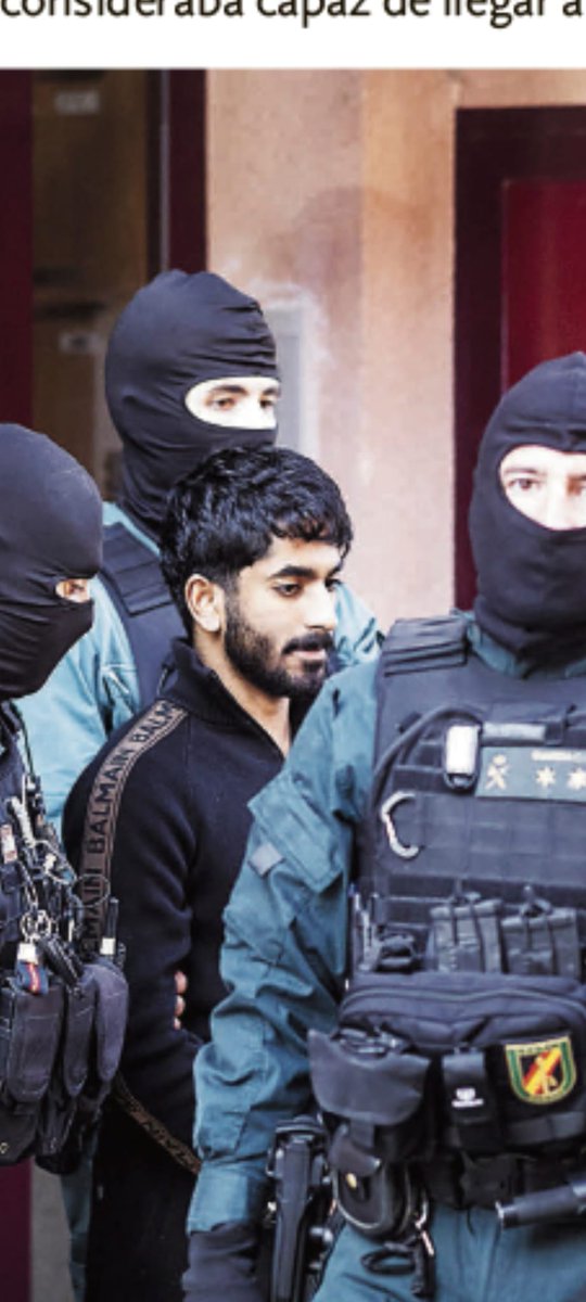 Keanou30's tweet photo. Aquí tenéis la cara de enfermo del yihadista detenido en Burgos y estudiante de la UBU. En esta humilde e histórica ciudad, donde nunca había habido problemas de este tipo, vemos como gracias a la modernidad y el antifascistmo se nos llena de chusma extranjera. ¡REEMIGRACIÓN YA! https://t.co/N1852pUVFi