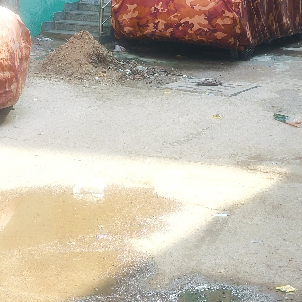 shoeb_Hasham's tweet photo. Hello @CommissionrGHMC @GHMCOnline @ZC_Khairatabad It's Been nearly 1 Month But Don't who's Responsiblity is this of lifting this Debris Online Complaint has been also Registered but no Response 

Add:- Near Azra Kirana store,Jamali Kunta, Tolichowki, Hyderabad. https://t.co/AxNBtDBFYZ