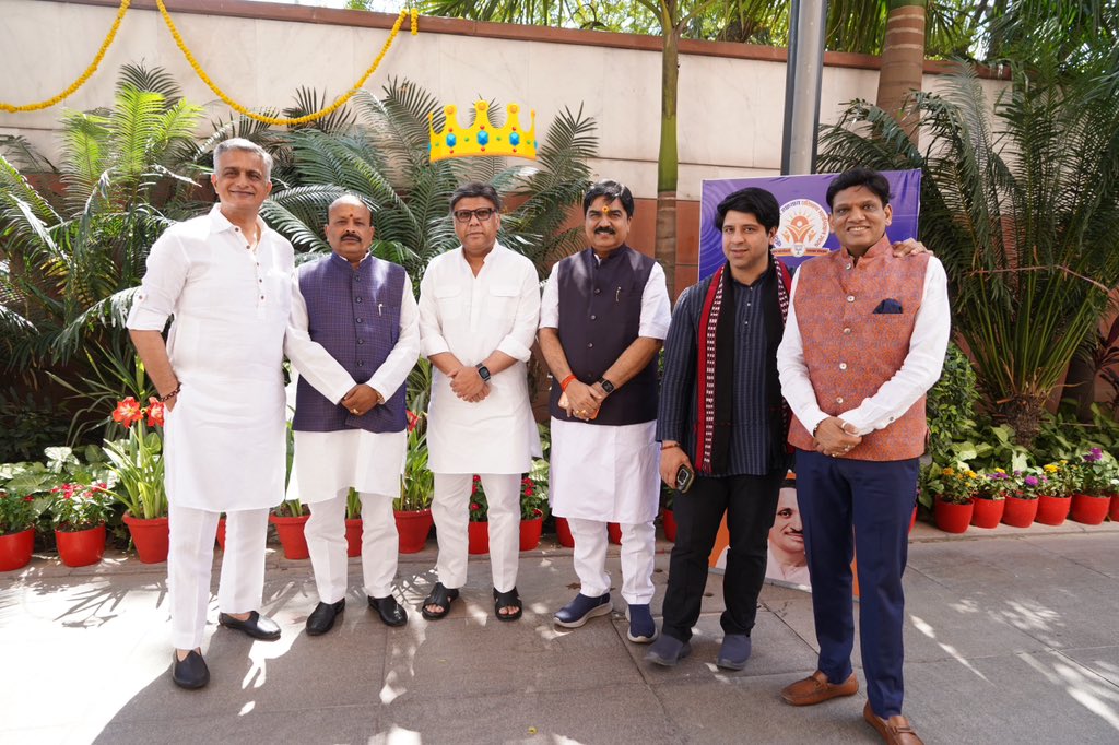 Neelkant Bakshi 🇮🇳 tweet media