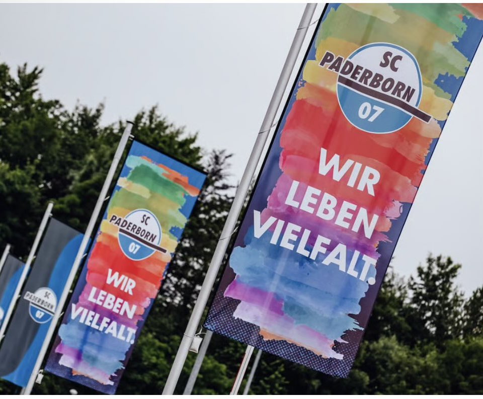 die macht tweet media