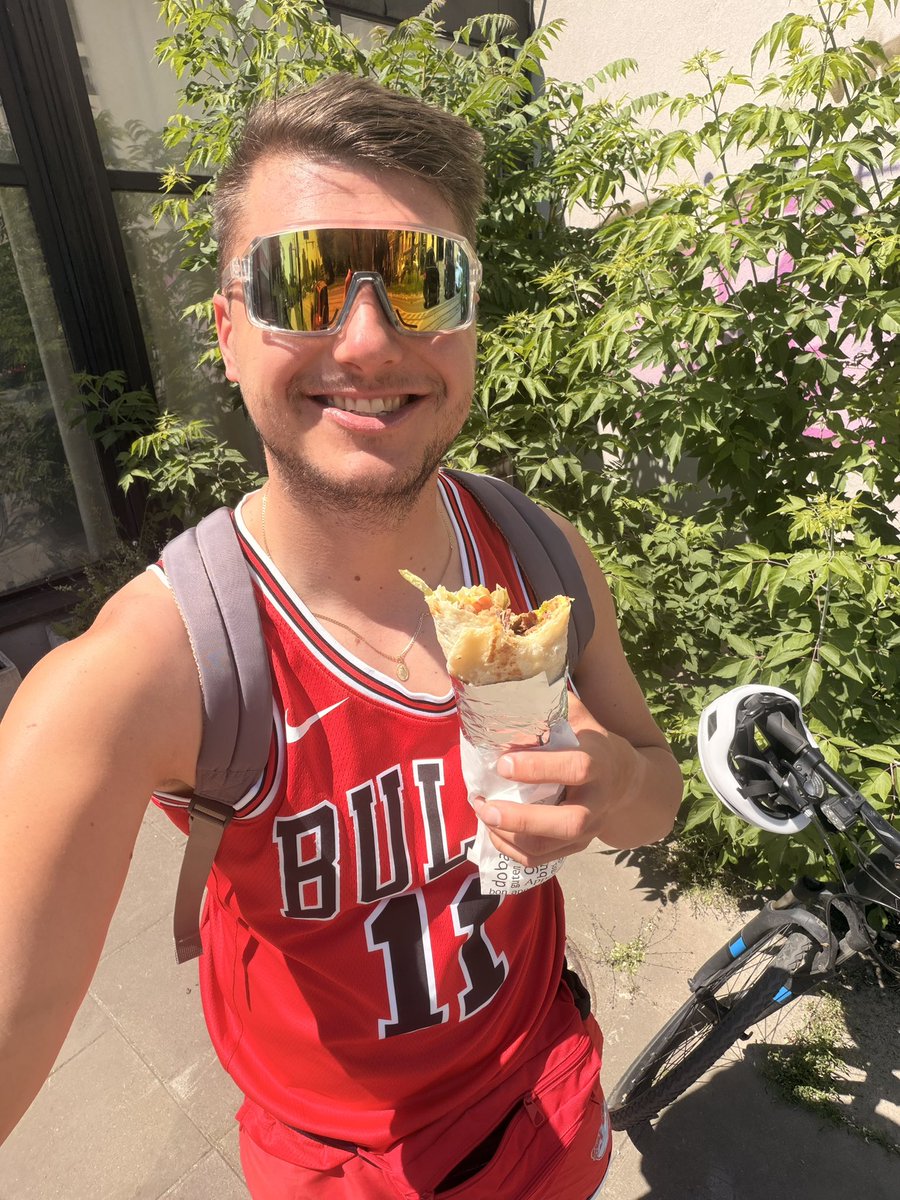 Daniel tweet media