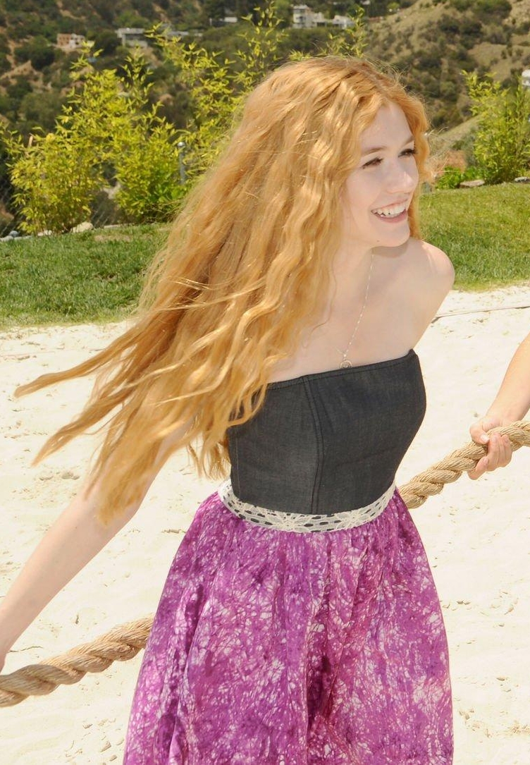 Kitkat4ever11's tweet photo. Katherine McNamara 👩🦰
#WorldRedheadDay
#RedheadDay https://t.co/J3fK5tjsUW