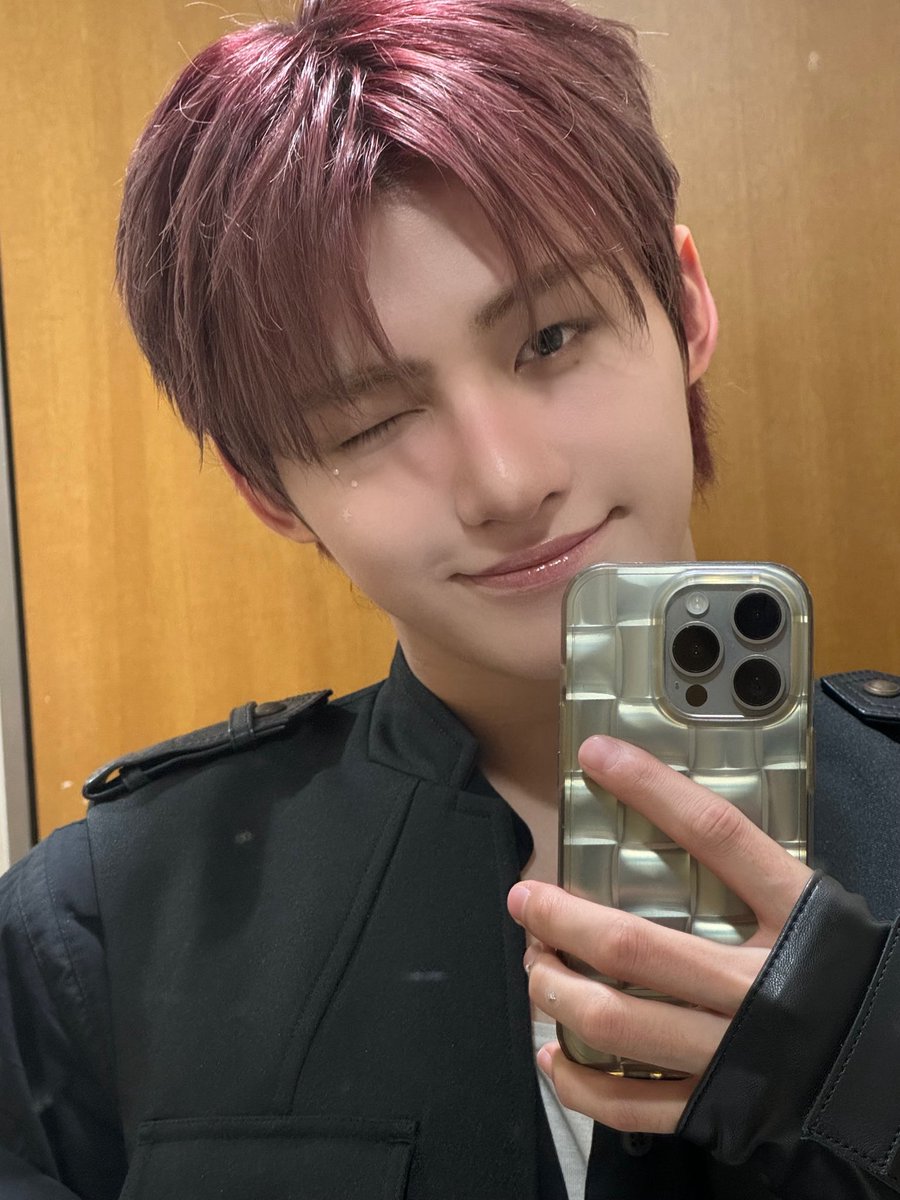 happipuzim's tweet photo. 폰봣다가앞에보고윙크하는전개가진짜맛잇고여자를너무잘아…는건아닌것같은데일단난폭격당함 https://t.co/lhzi5dmE2V