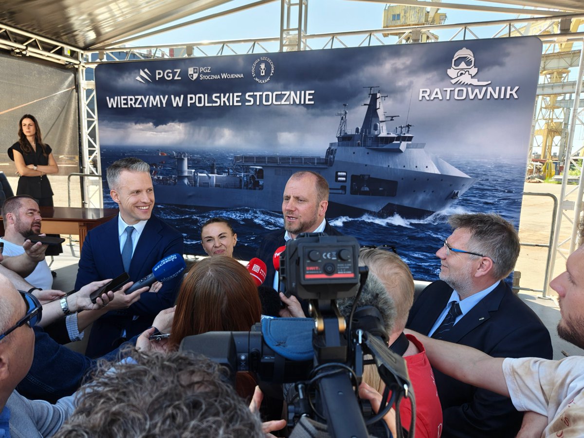 StoczniaWojenna's tweet photo. "Wierzymy w polskie stocznie" - i dziś to udowadniamy. Stocznia Szczecińska "Wulkan" dołącza do budowy okrętu ratowniczego Ratownik jako wykonawca bloku dziobowego. Polskie stocznie, polska kooperacja, polskie bezpieczeństwo morskie. 🤝
#Ratownik #BudujemyBezpieczeństwoMorskie #LocalContent