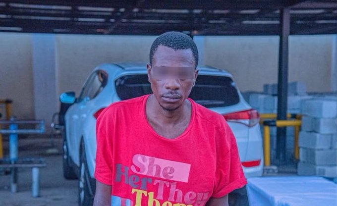 exolablog247's tweet photo. John Cosmos Govi is trending after being arrested by the Nigeria Police Force over an alleged high-profile robbery operation involving drugged food, luxury watches, and stolen cash worth over ₦150 million.

According to police reports, Govi had recently secured employment as a private chef at the Abuja residence of Engineer Kasim Abu Amjad after reportedly training at a catering school in Cotonou, Benin Republic. Authorities allege that on April 23, 2026, he secretly laced meals prepared for the household with strong sedatives, causing members of the family and even security personnel to lose consciousness.

Investigators say that after the victims became incapacitated, Govi allegedly invited two accomplices identified as Peter and Moses into the property. The suspects reportedly vandalized CCTV systems, ransacked the home, and escaped with 20 luxury wristwatches valued at more than ₦150 million, alongside cash and expensive gadgets including an iPhone 17 Pro Max.

Police operatives from the Force Intelligence Department–Intelligence Response Team (FID-IRT) later tracked Govi down in Gwagwalada while he was allegedly attempting to flee toward Lagos. During the arrest, officers reportedly recovered the victim’s stolen iPhone and samples of the suspected sedative substance, which have now been sent for forensic analysis.
