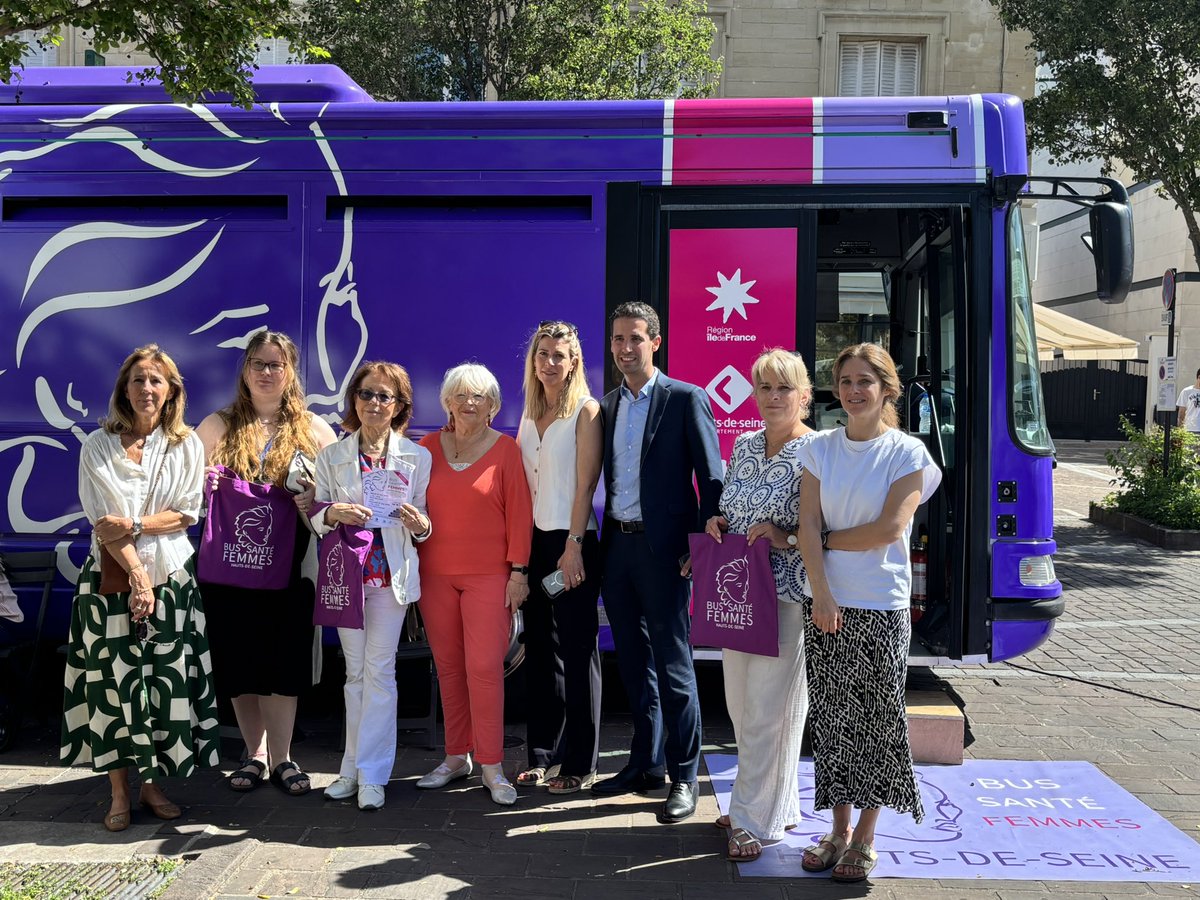 villederueil's tweet photo. Le #Bus #SantéFemmes était ce matin place Jaurès à Rueil : prévention santé, dépistages, soutien psychologique et accompagnement juridique, au plus près des habitantes.

📍 Prochain rendez-vous : mercredi place Nelson Mandela (10h–13h30). https://t.co/MegfAV8DLz