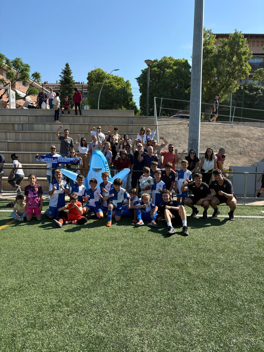 FutBaseCES's tweet photo. 🚀 Últimes setmanes de futbol per als 𝗕𝗘𝗡𝗝𝗔𝗠𝗜𝗡𝗦

😍 Victòries de S10 C, S9 A i S9 C amb grans partits

💪🏻 Molt bon nivell de S10 B, S10 D, S9 B i S9 E malgrat no poder puntuar https://t.co/ERbIEEIRzr