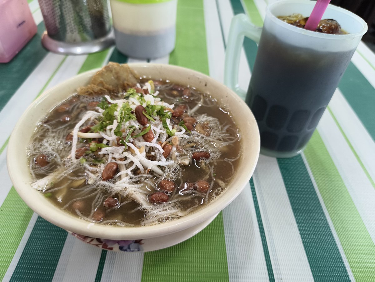 tanicat0326's tweet photo. マレーシアに来て3週間目。
朝食の選択肢が増えてきました。
どれも美味です。 https://t.co/tbQbRYbVXG