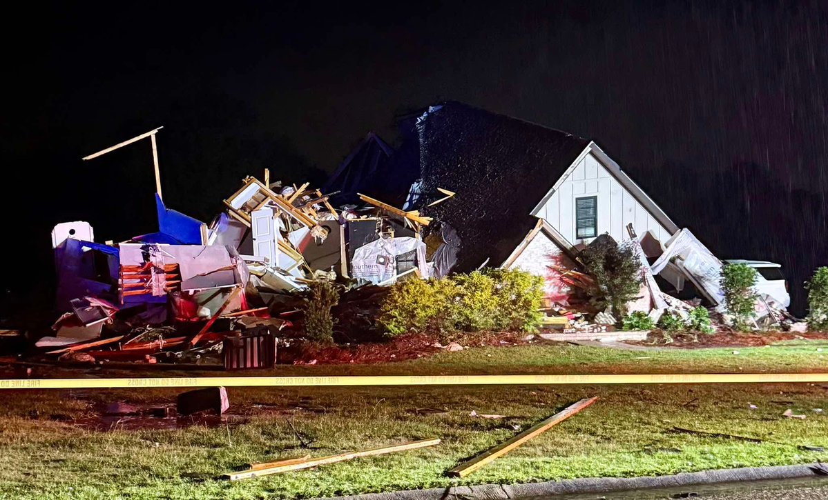 spann's tweet photo. Damage from the tornado in Henry County (County Road 15, near Headland). Photos from Eric Blankenship https://t.co/pntjBHnEIN