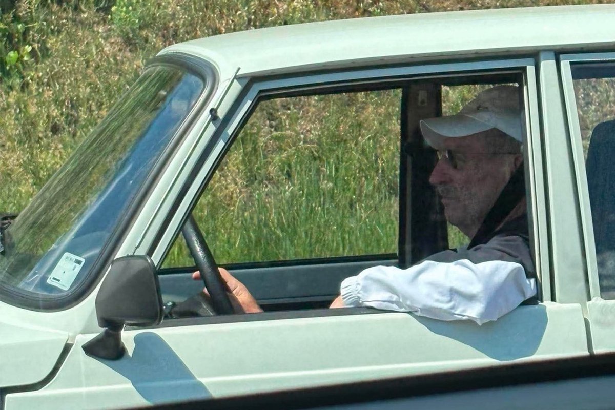DesolateHun's tweet photo. Srácok hirtelen hogy meg vannak juhászodva. Én mondjuk akkor lennék nyugodt ha bele lenne billoggal égetve a homlokukba, hogy “milliárdokat loptam” és úgy engednénk ki őket az emberek közé az utcára. https://t.co/rYztwhbtCB
