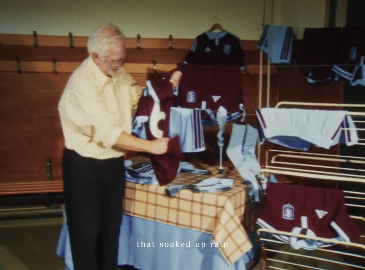 ATerraceViewPod's tweet photo. @AVFCOfficial Is that a black and blue kit I peep on the washing line 👀 goalkeepers kit perhaps??? 🤔 https://t.co/pAPiM3VA5r