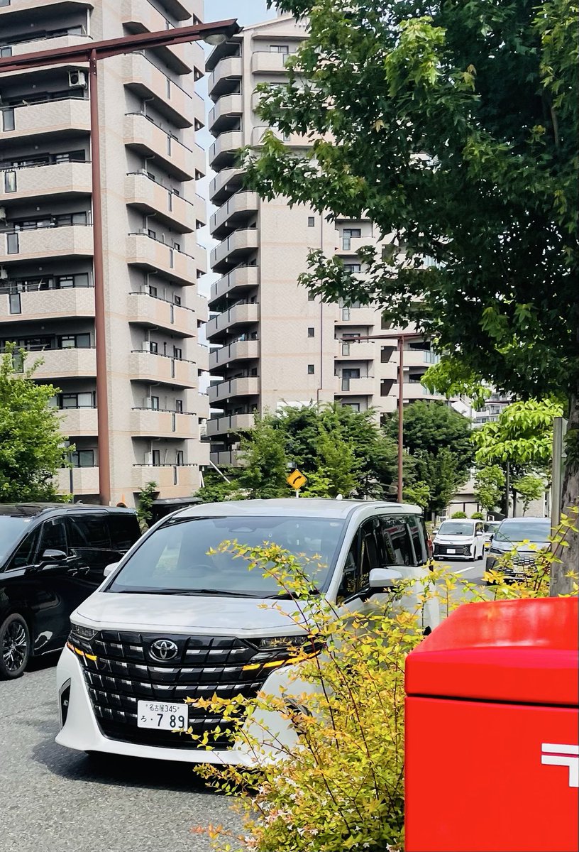 オーメンの館 tweet media