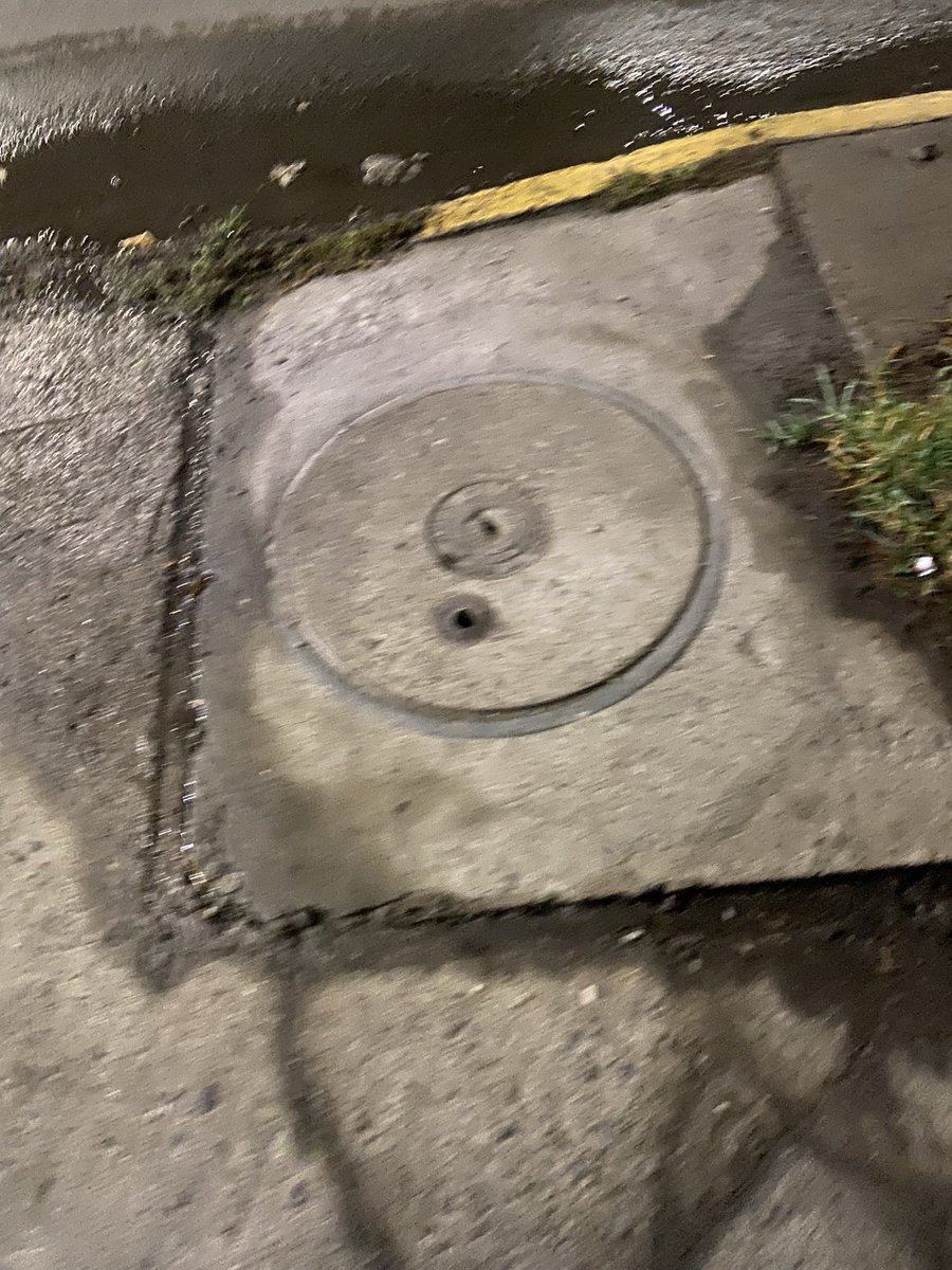 SJesus_P's tweet photo. @Reclamos_SMAPA hay una fuga de agua en parque las americas con longitudinal, ya se han hecho reclamos y la fuga sigue N 92206383 https://t.co/49ma8VwER0