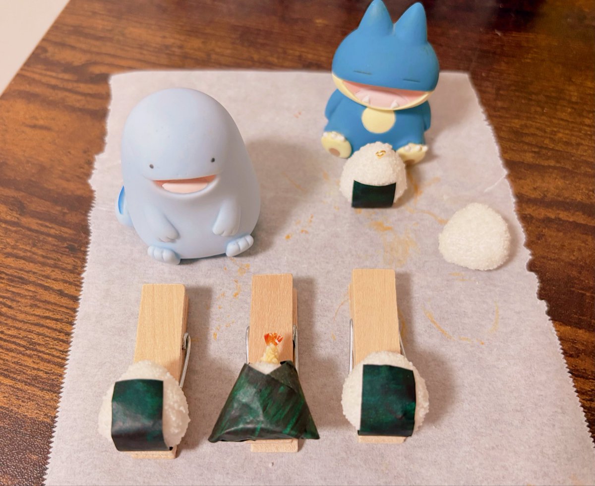 pom__030's tweet photo. おにぎりと天むすの木製クリップをつくってみたよ

冷蔵庫にも付けられるように
マグネットを仕込む予定です🍙🍤 https://t.co/wZzpoQCTty