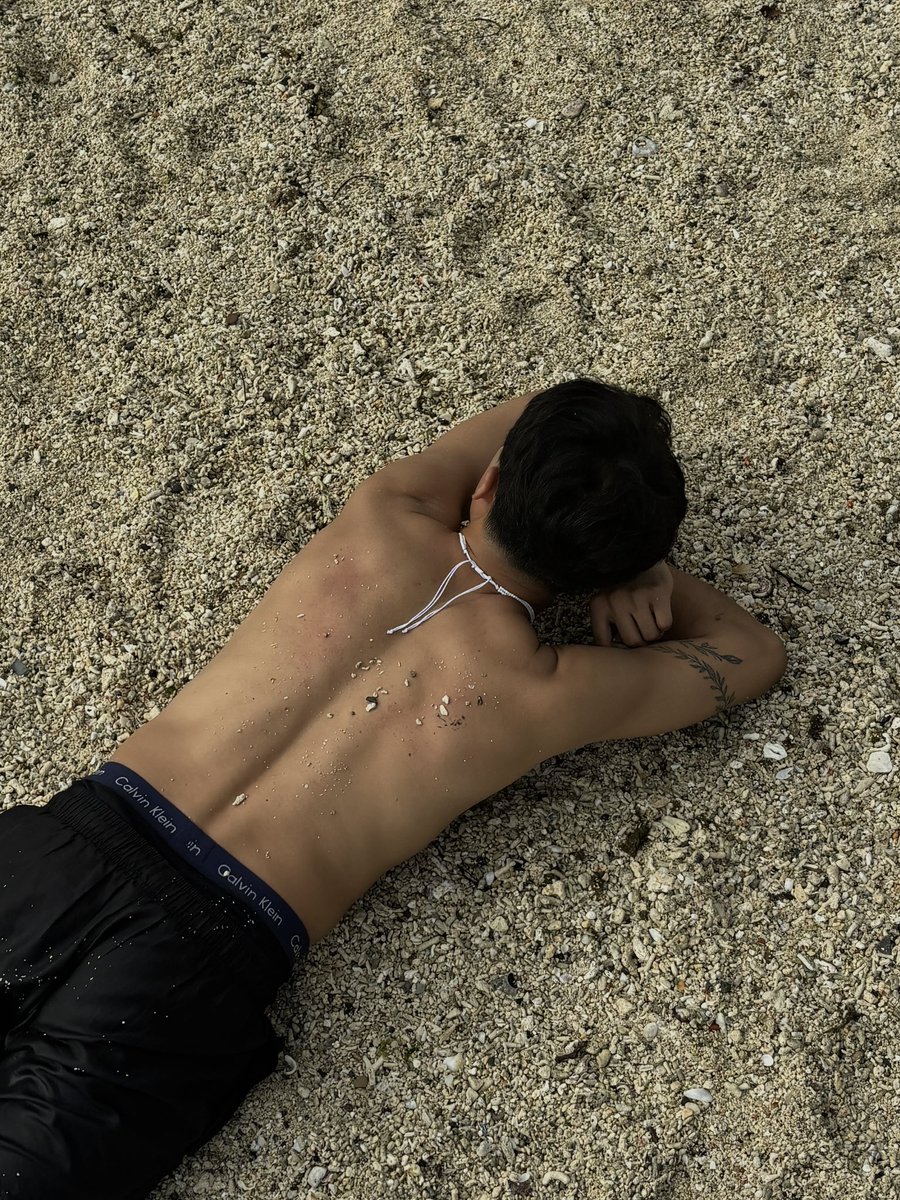 spamfrompj's tweet photo. in calvin klein? https://t.co/CucmTjyKIs