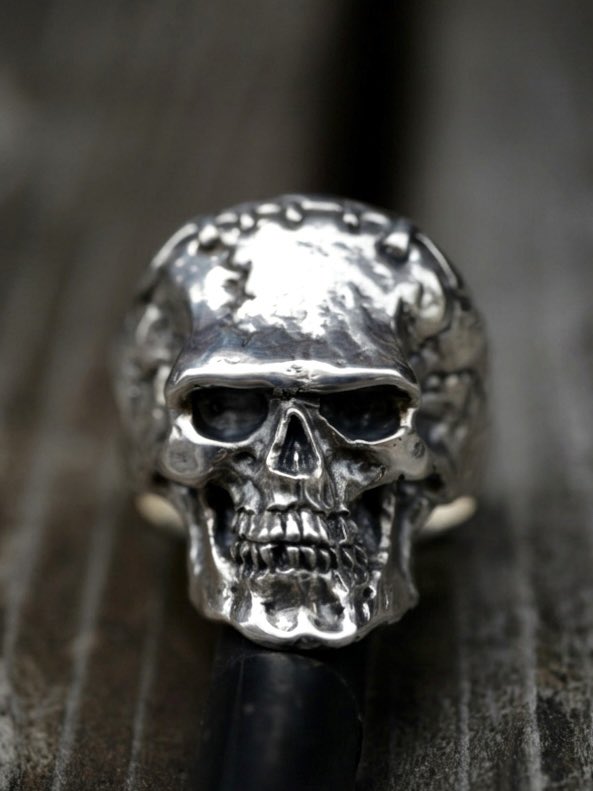 クレイジーピッグ『FRANKENSTEIN SKULL RING』は、その名の通り