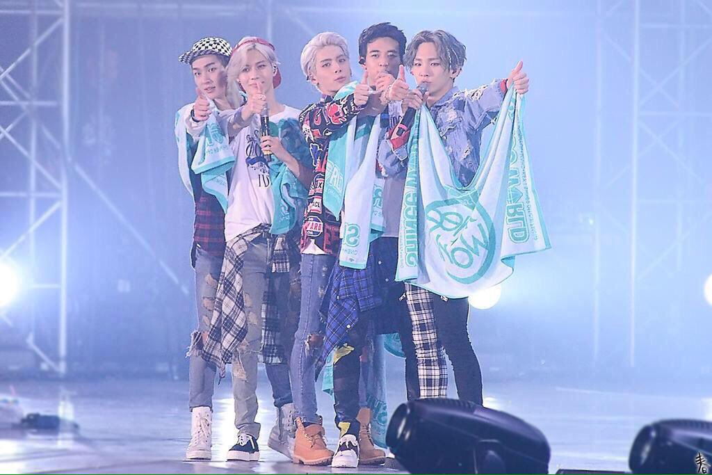 st_meteor75_as's tweet photo. ジョンヒョンまた泣いてるじゃんこっちも号泣しながら見てますよ😭😭😭
もうすぐ泣いちゃうんだから😭😭😭 https://t.co/KOPLlgPVqb