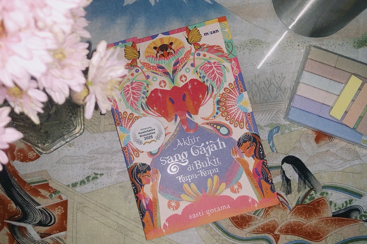 milkstrwb's tweet photo. Currently Reading – Akhir Sang Gajah di Bukit Kupu-kupu by Sasti Gotama https://t.co/hn1uwhNLYZ