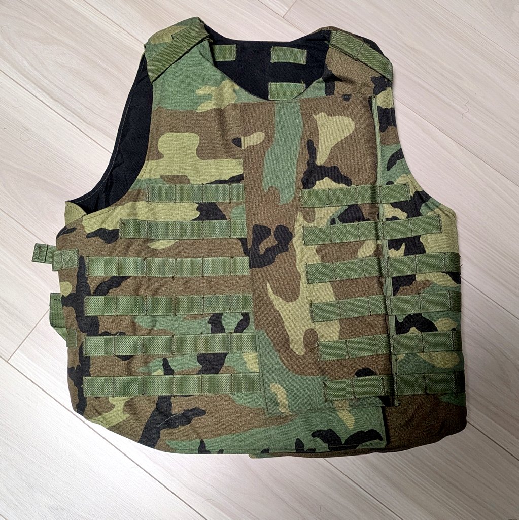 bring_a_spring's tweet photo. My new gear……
99年製のOTVが届きました。背面がすごくスッキリしてます。正面のテープと脇のアジャスター部分が独立してます。NSN同じなのに仕様違うので強そうです。 https://t.co/Jv6LL5pNic