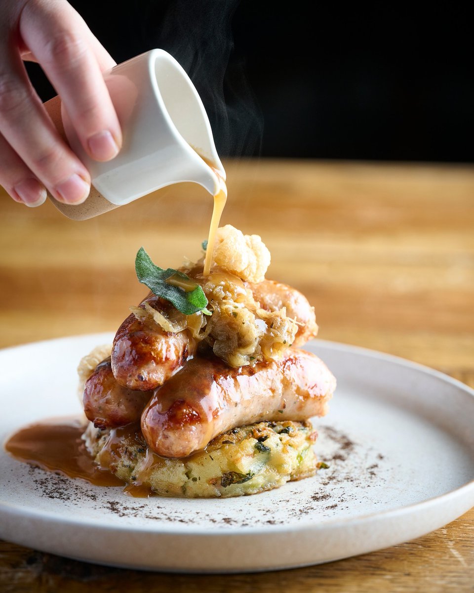 pipeandglass's tweet photo. Pub grub at its finest 🍽️
A staple on our specials menu - James White’s sausages, bubble and squeak, InnSpire ale, sage and onion gravy.
#pipeandglass #michelinstar #onthemenu #sausage #bubbleandsqueak #gravy https://t.co/qozDFeEL8x