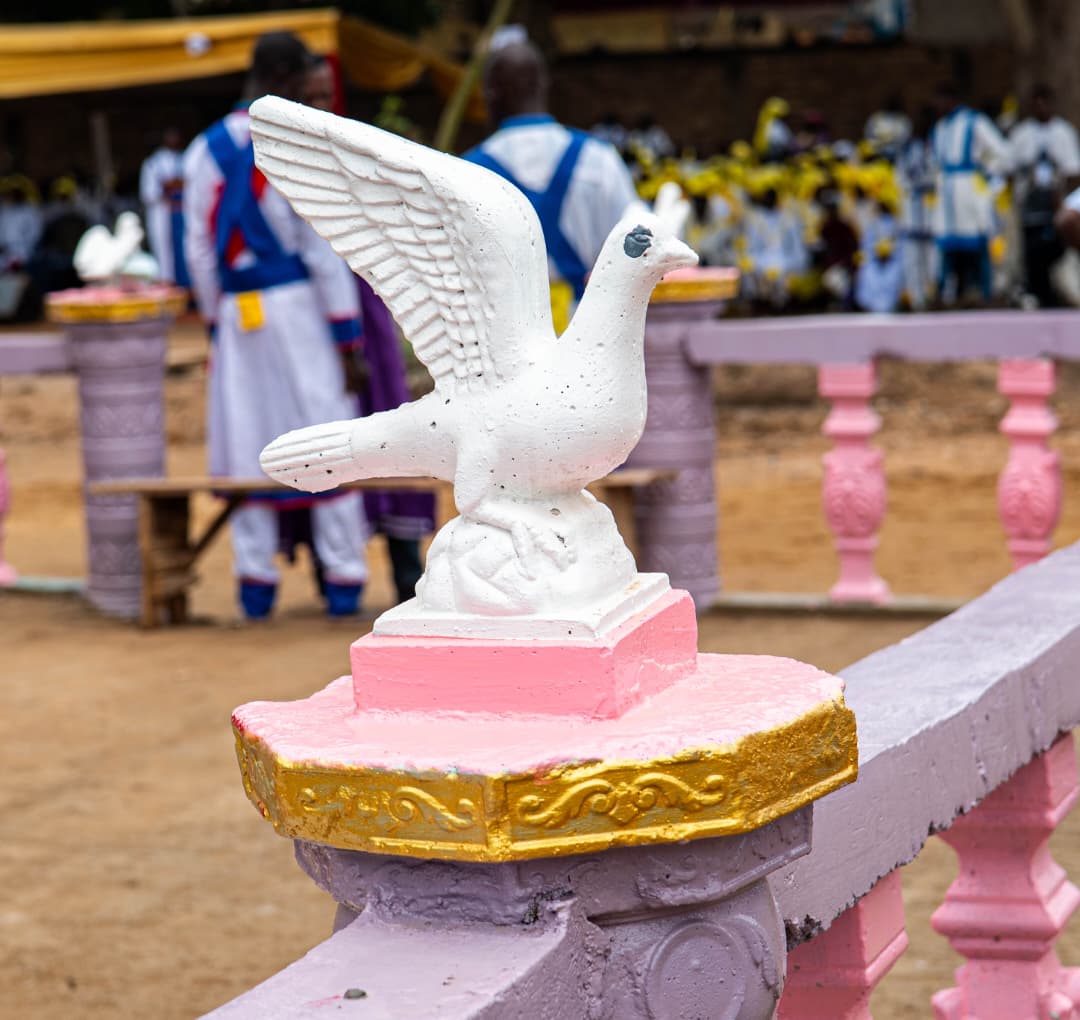 CreduleM's tweet photo. Seigneur nous voici rassembler, d'un cœur rempli de reconnaissance pour la dédicace du Temple de Kassaï-Source 🇨🇫 https://t.co/un6gLwYOI4